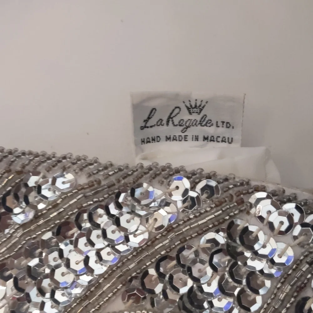 La Regale Sparkling Beaded Silver Swirl Clutch VTG Romantic Old Glam